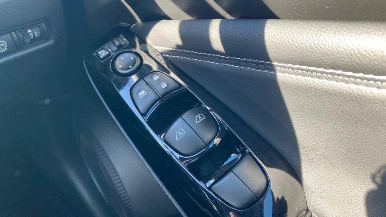 Nissan Juke 1.0 DiG-T Tekna 5dr DCT Petrol Hatchback